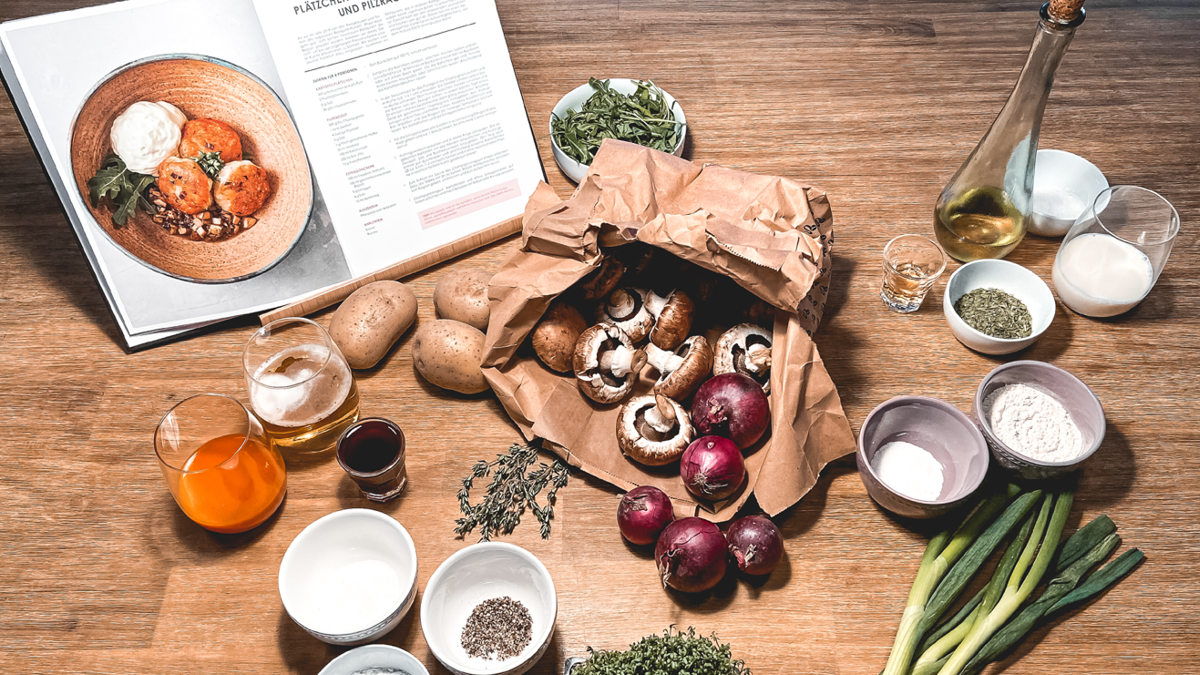Kochbuch Zwei und Zwanzig - gebratene Kartoffel-Plätzchen mit Estragoncreme und Pilzragout